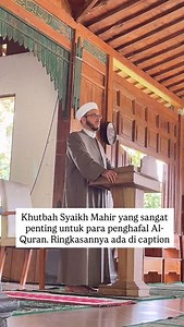 Beliau menekankan di khutbah Jumat hari ini betapa pentingnya para penghafal Al-Quran menjaga kehormatan dirinya, terutama dalam hal hubungan lelaki dan perempuan yang bukan muhrim . . Kita memang hidup di zaman yang penuh dengan hal-hal yang mencoba memancing hawa nafsu agar kemudian kita keluar dari segala ajaran agama yang selama ini kita dapatkan. Di jalan-jalan kita melihat orang-orang terbiasa untuk interaksi antara lelaki dan perempuan yang bukan mahram, bahkan di beberapa sekolah agama d