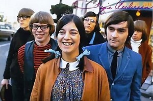 Jefferson Airplane’s first female singer dies at 74