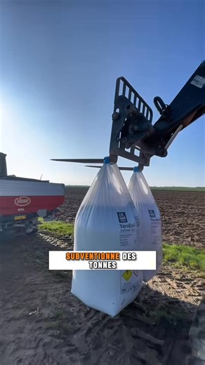 La culture intercalaire (ou culture associée) est une pratique agricole qui consiste à cultiver deux ou plusieurs espèces végétales différentes sur la même parcelle en même temps, dans le but d’utiliser au mieux l’espace, la lumière, l’eau et les éléments nutritifs. 🌾🌿 🎯 Objectifs principaux : Optimiser l’utilisation du sol et des ressources naturelles. Réduire les risques liés aux maladies, ravageurs et mauvaises herbes. Améliorer la fertilité du sol, notamment quand une légumineuse (haricot