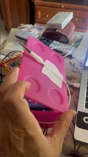 Use your Makey Makey and program a box anti-theft alarm with sound and lights using Scratch.