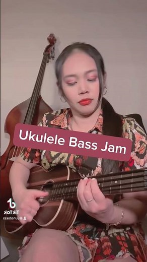 Love this Tiny Bass❤️🎸 #fretlessbass #ukulelebass #ubass