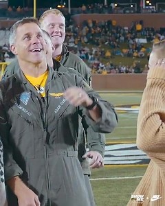 Show Me a better way to end a career than this! CAPT Adam “Pinto” Carlstrom’s last flight after 23 years as a Naval Aviator was over Memorial Stadium, home of the Mizzou Tigers, his daughter’s school. Check out the surprise he got! #FlyNavy #mizzou | U.S. Naval Air Forces
