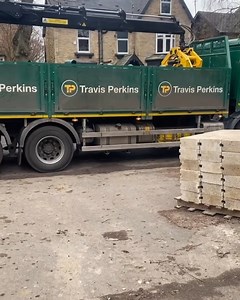 🚛 Materials on the move – because the job doesn’t wait! 🏗️💪 From loft conversions to kitchen knock-throughs, Team DFD is making serious progress across their sites – and we’re right there with them, keeping supplies moving so their teams can focus on getting the job done. Our lorries are out every day, delivering the materials the trade needs, when and where they need them. Whether it’s foundations, finishing touches, or anything in between – we’ve got them covered. 📍 Supplying the trade. Su