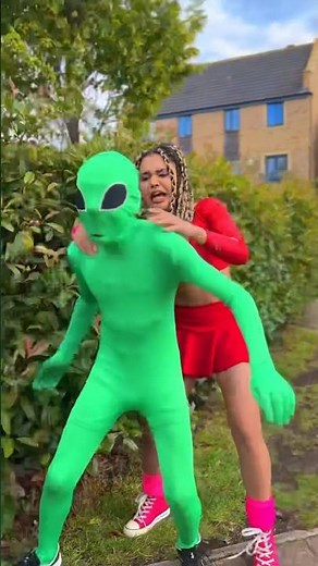 GREEN ALIEN FACE REVEAL! ALIENS ON EARTH?! 👽✨😳😱