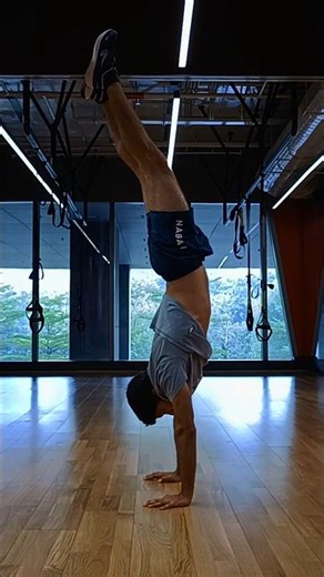 Learning to handstand (or just falling over) 🤸‍♂️