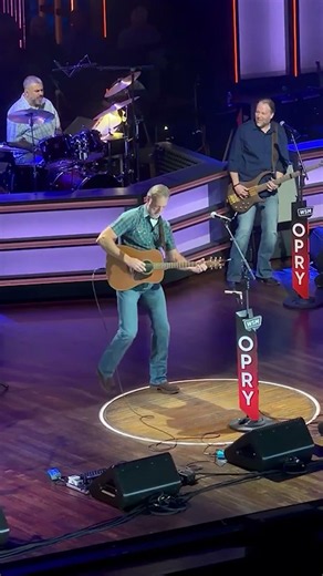 "Callin' Caroline" by Darryl Worley 🇺🇸🇺🇸 #livemusic #opry #grandoleopry #classiccountry