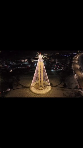 🚂 A Carillon Christmas from the sky! Don’t miss Dayton’s one-of-a-kind holiday celebration! 🎄 A Carillon Christmas Sun–Thu: 5–9 p.m. Fri & Sat: 5–10 p.m. daytonhistory.org 937-293-2841 #carillonpark #daytonhistory #acarillonchristmas | Carillon Historical Park