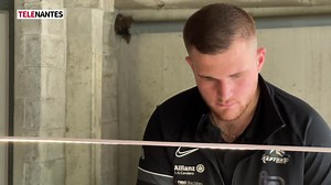 COUPE DU MONDE DE BABY-FOOT : PORTRAIT D'ADAM TOURMENTE, LE LOCAL DE L'ÉTAPE La coupe du monde de baby-foot aura lieu à Nantes cet été au Palais des sports de Beaulieu, du 28 juin au 3 juillet. Plus de 1 000 athlètes issus de 45 pays seront présents, dont une star de notre équipe de France : Adam Tourmente, à tout juste 20 ans il est capitaine de l'équipe de France masculine et a déjà été plusieurs fois champion du monde et champion de France. En attendant le début de la compétition, il s'entrai