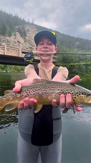 Fly-fishing in the South Platte River, Colorado (sub to see the full video)