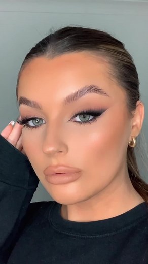 How to Achieve Fox Eye Smokey Makeup Look