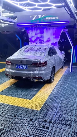 Automatic car wash machine can wash over 100 cars a day operating 24/7 #touchlesscarwash