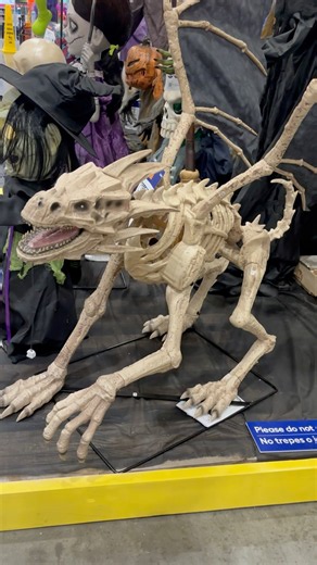 Dragon Skeleton HOWLS! 🐉💀😱 | Lowe’s Halloween 2026