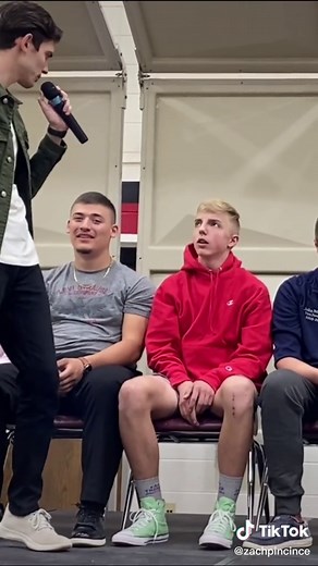 Hypnotized to forget his own name 😏🤣#hypnosisshow #hypnotized #forgetting