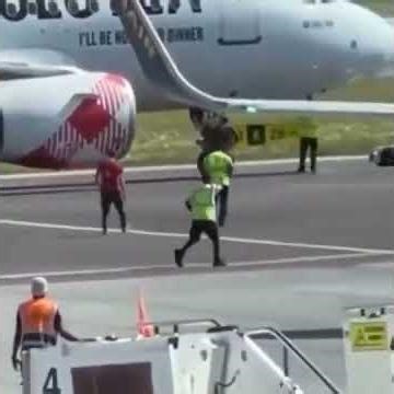 Muere hombre tras ser absorbido por motor de avión en aeropuerto de Italia