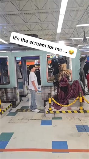 People getting scared #funnyprank #scared #scarecam #funny | Funny Fuls