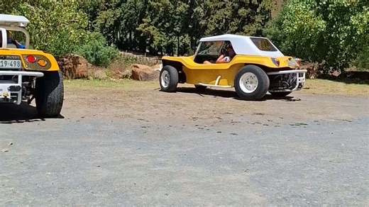 The journey continues! 🏁🏎️ The Wild Buggers Beach Buggy Club departing the Calabash Bush Pub for a scenic cruise through the Slanghoek Valley. This is what we live for—open roads, VW air-cooled engines, and the best company in the Western Cape! Next Adventure: Charity Run, March 1st. RSVP: https://wildbuggers.co.za/next-event/ | Beach Buggy Club