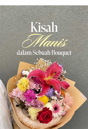 Kisah manis dalam sebuah bouquet🥹💐 Bukan cuma rangkaian bunga, tapi perasaan yang dirangkai menjadi satu. Ada rasa sayang, ada harap, dan ada niat baik yang ikut bermekaran di setiap kelopaknya. Bouquet ini jadi saksi cerita kecil yang mungkin sederhana, tapi hangat dan berarti🥹 Kalau kamu juga punya cerita yang ingin disampaikan lewat bunga, langsung DM Gurita House yaa!💐 #tokobungabandung #tokobunga #floristbandung #bandung #bunga
