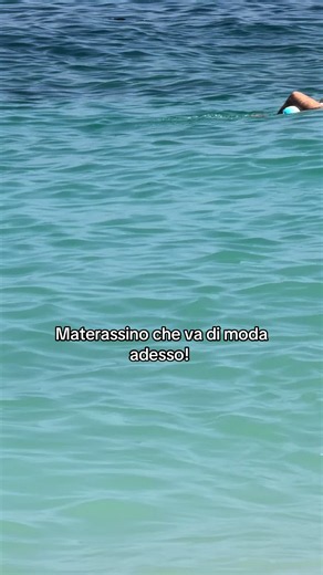 Materassino galleggiante davvero top! Ora va di moda! #mare #materassino #estate