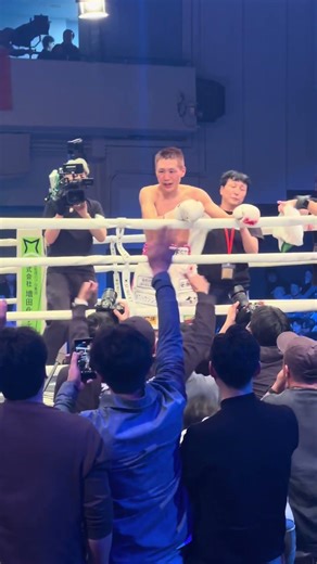 Korakuen Hall shakes the moment the final bell rings! Nisai Oguni vs. Marlon Tapales #boxing #box...
