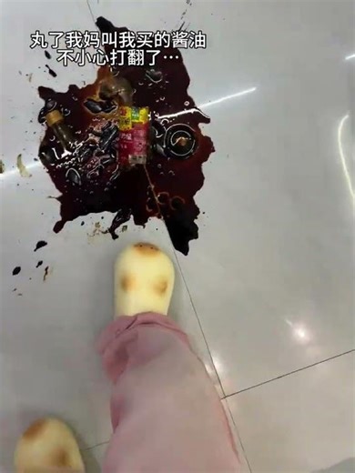 The dog feeds me peanut slippers, a very new thing to play with