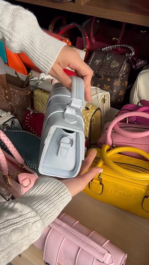 1.9K views | Newly arrived women's bags are cheap. The quality is good. #handbagsforsale #clothingwholesale #chinawholesale | Evelyn's Clothing Wholesale Warehouse | Facebook