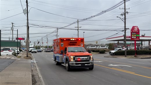 Louisville EMS 1453 Responding #kentucky #code3response #ems #code3 #louisville