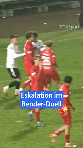 384K views · 322 reactions | Da war Feuer drin!  Beim Duell der SpVgg Unterhaching gegen Wacker Burghausen kam es zu einer hitzigen Schlussphase. Alexander Sorge macht das Tor für Wacker - danach kommt es zur Rudelbildung. Artur Andreichyk schnappt sich den Ball, packt die Kopfnuss aus und fliegt vom Platz.  Das Bruderduell der Bender-Zwillinge seht ihr im Re-Live in der ARD-Mediathek. #BR24Sport #RegionalligaBayern #Burgerhausen #Unterhaching #Benderzwillinge | BR24Sport | Facebook