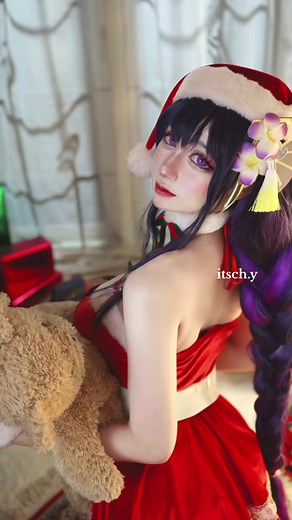 Cosplay Fun with Ceci: Raiden Shogun Christmas Celebration