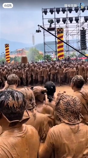 Traditional poop festival in China 🇨🇳 Xi Pooh couldn't hide this shit inside the firewall 😭
