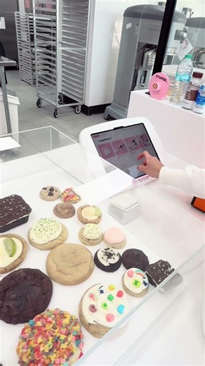 Our first time trying crumble cookie was a 10/10 🎀🍋‍🟩🍪 #crumbl #foodie #vlog