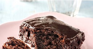 Ακης Πετρεζίκης: Σοκολατόπιτα σε 10 λεπτά - Πανεύκολη, με απίθανη γεύση