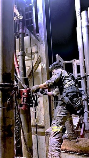 Derrick Man Tripping Heavy Wait Pipe