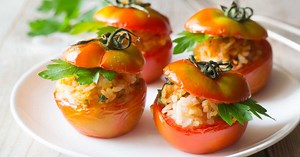 Tomates farcies : nos recettes froides pour une entrée ou plat d'été