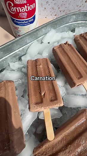 You’re 4 ingredients away from these delicious Carnation fudgsicles 😉 #popsicles #fudgicles #easyrecipe #recipe #icecream #nostalgia #nostalgic #recipes #carnationmilk #carnationnation