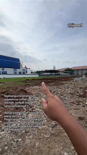 #SadarDiriAje Ngebangun krematorium sebelahnya rumah sakit, sekolah, tempat ibadah, sama pemukiman... Warga padee nolak tapi kok plang izin nya ada ? Perencanaan mestinya mikirin aspek lingkungan lah... kasian warga terdampak kalo sampe jadi kebangun #krematorium #pegadungan #kalideres #jakartabarat