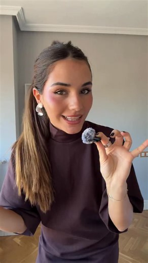 MADA MARIÑO on Instagram: "AMO ESTA SERIE :) mañana más!!! os dejo aquí las referencias: Top zara 4772/137/251 Botines Alma en Pena Pantalón traje (el mío es de gerard darel pero os dejo este de súper parecido de pull 3680349800) Pendientes Marina garcía joyas Bolso Scalpers"