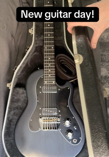 New guitar day! 1970s Ovation Viper #newguitar #guitartok #guitarist #guitar #guitarfinds