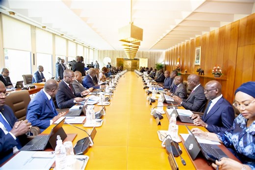 Grève des enseignants relativement aux primes : le gouvernement salue la reprise du dialogue devant aboutir à une solution globale pour tous les fonctionnaires concernés - Abidjan.net News