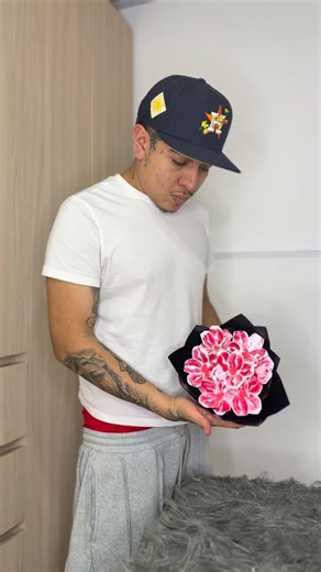 johan From the bronx 🥷🏾🅱️👺 on Instagram: "Tutorial flores de besos 💋"