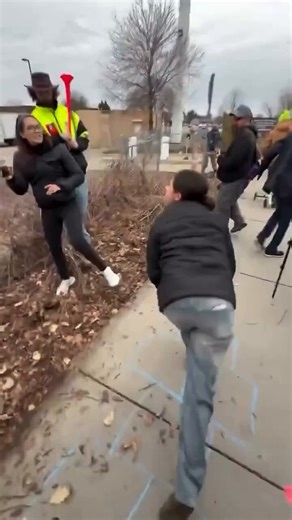@EL4USA Watch this and you'll never look at these putrid people the same way again:
