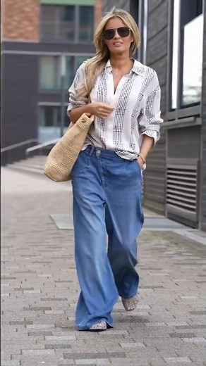 White and Navy Plaid Linen Shirt With Open Back and Blue Wide Leg Jeans #outfitideas #streetstyle