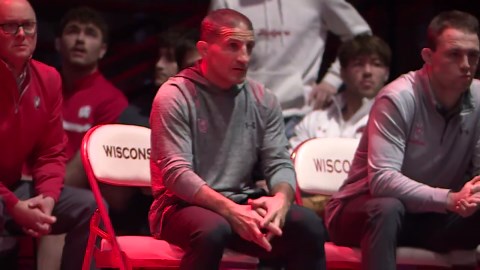 #18 Wisconsin wrestling defeats Northwestern, off to 10-1 start