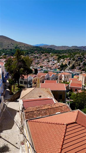 Από την καλή την στράτα ❤️ Way down to the port from Kali strata . #symi #symitv #kalistrata #islandlife #greece #drone #droneshots #dronestagram | Symi Tv