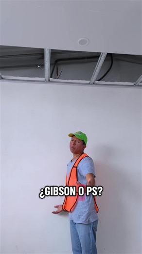 ¿Qué tipo de cielo falso es mejor? Si querés acabado fino en interiores secos, va gypsum. Pero si la zona tiene humedad, vapor o baño, mejor PVC: no se hincha, no se mancha y no hace hongos. Elegí según el ambiente, no solo por el precio. #cielo #falso #techo #tiktok #popular