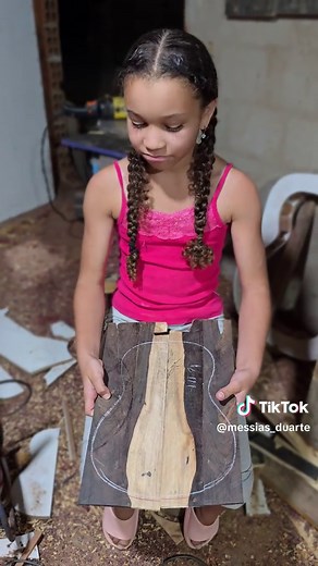 Tutorial de Cavaquinho: Aprendendo com Minha Filhota