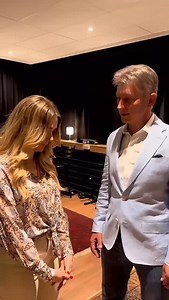 This duet feels extra special because, more than 30 years ago, my father recorded a duet with Silvy’s mother — and they performed it on the legendary TV show #tienomtezien Now, three decades later, Silvy and I are singing a beautiful duet together on my new album Helmut Lotti Goes Classic – 30 Years Jubilee Edition, out on November 7th. @silvyofficial | Helmut Lotti