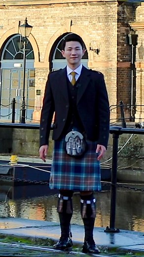 23K views · 505 reactions | Alright pal I’m wearing a kilt in Edinburgh, Scotland gbsct pure braw VisitScotland Love GREAT Britain #koreanbilly #edinburgh #scottish #scotland #scottishpatter #scottishaccent #banter #kilt | KoreanBilly | Facebook