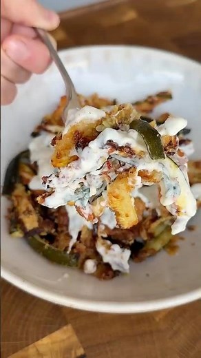 Frites de courgettes 🍟🥒 Pour réaliser cette recette tu auras besoin de 👉 •1 grosse courgette bien