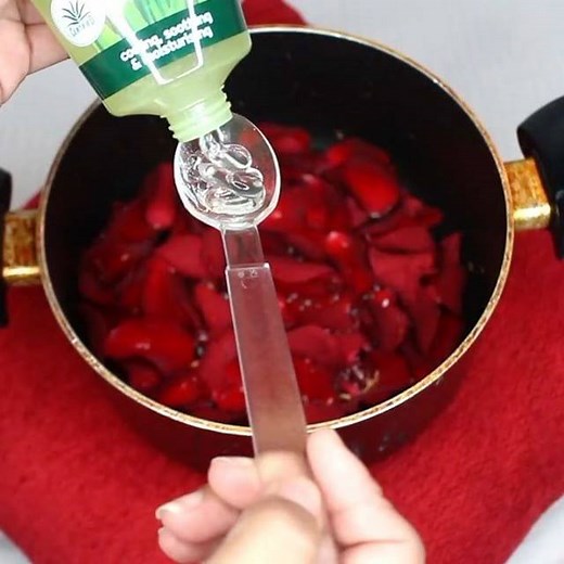 2.3M views · 15K reactions | DIY Rosey setting spray ❤️ Ever felt bad about the roses you get welting away? Here's a great way to use them! By: https://www.instagram.com/rubiitofficial/ | HYGO Pretty | Facebook