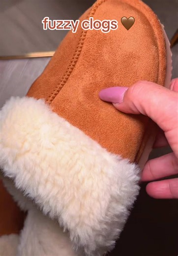 Fuzzy Clogs that won’t break the bank #houseslippers #slippers #tiktokshopholidayhaul #fuzzy #clogs